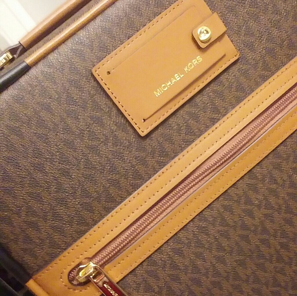 Michael Kors - Picture 2 of 8